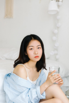 迷人的保姆立即播放